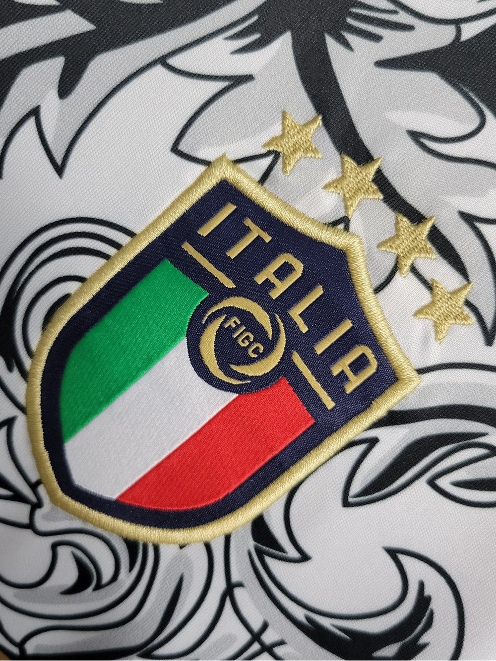 Puma x Italia mens White Jersey with Black Baroque Print & Gold Logo - Picture 5 of 5